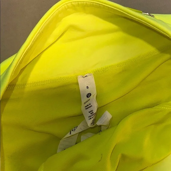 Speed Up Mid-Rise Lined Short 4" size 8 - Picture 4 of 4